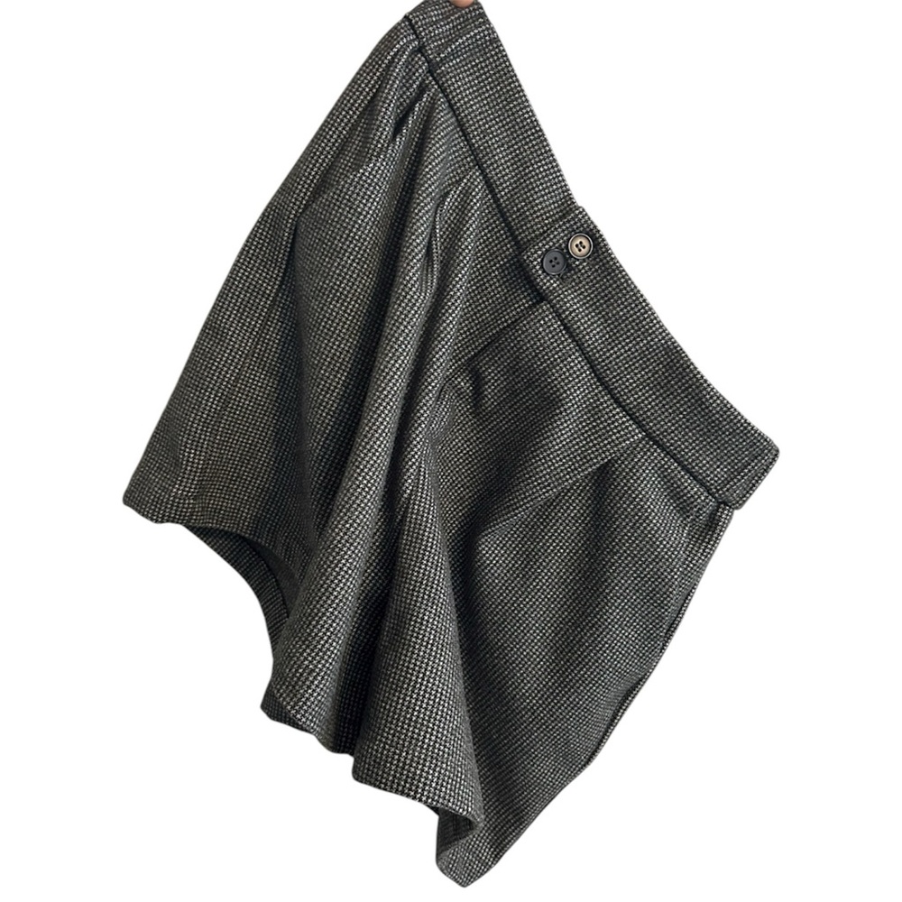 Dazy Women’s Black Houndstooth Shorts / Pleated with Elastic Waist